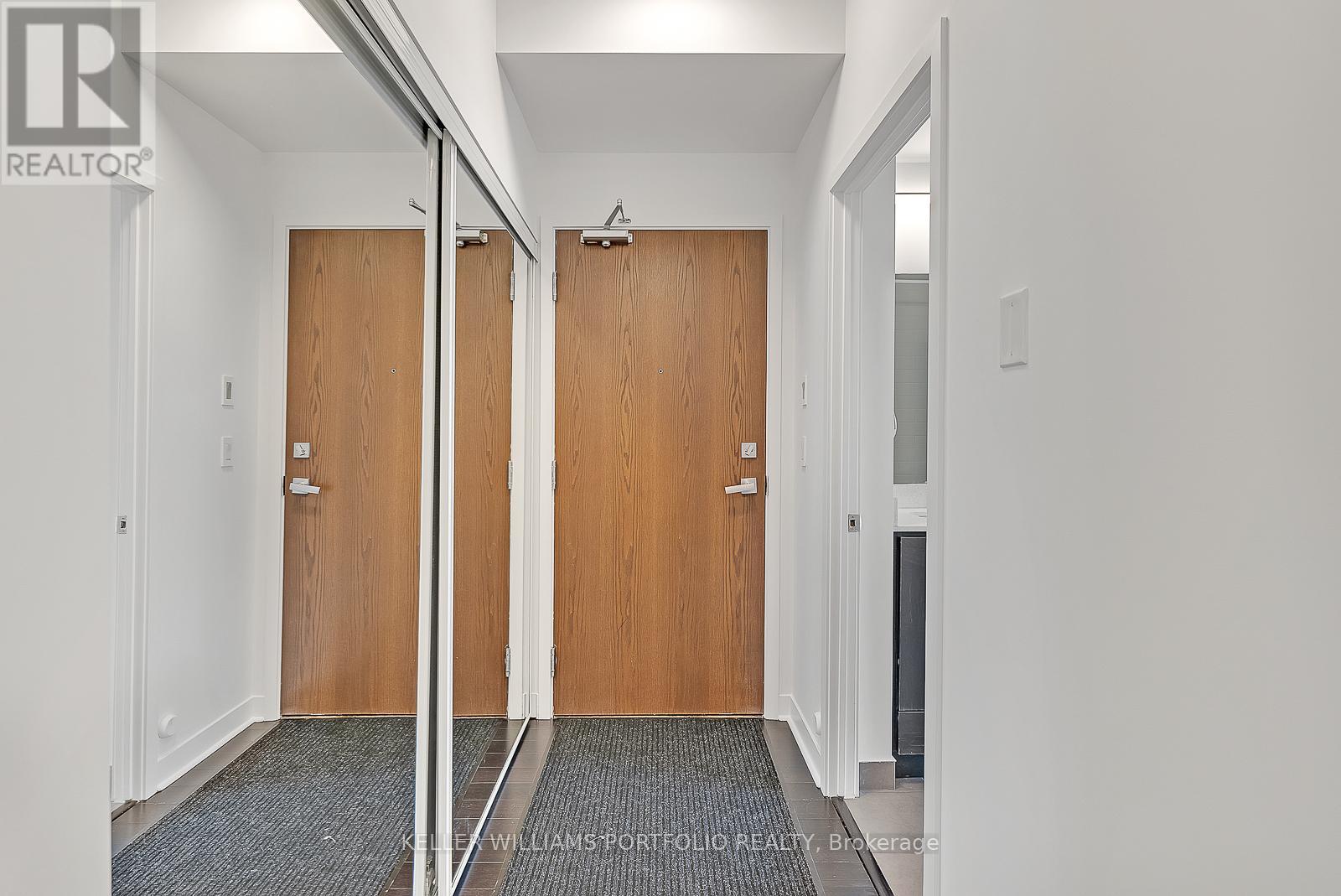 2012 - 365 Prince Of Wales Drive, Mississauga (City Centre), Ontario  L5B 0G6 - Photo 3 - W12676490