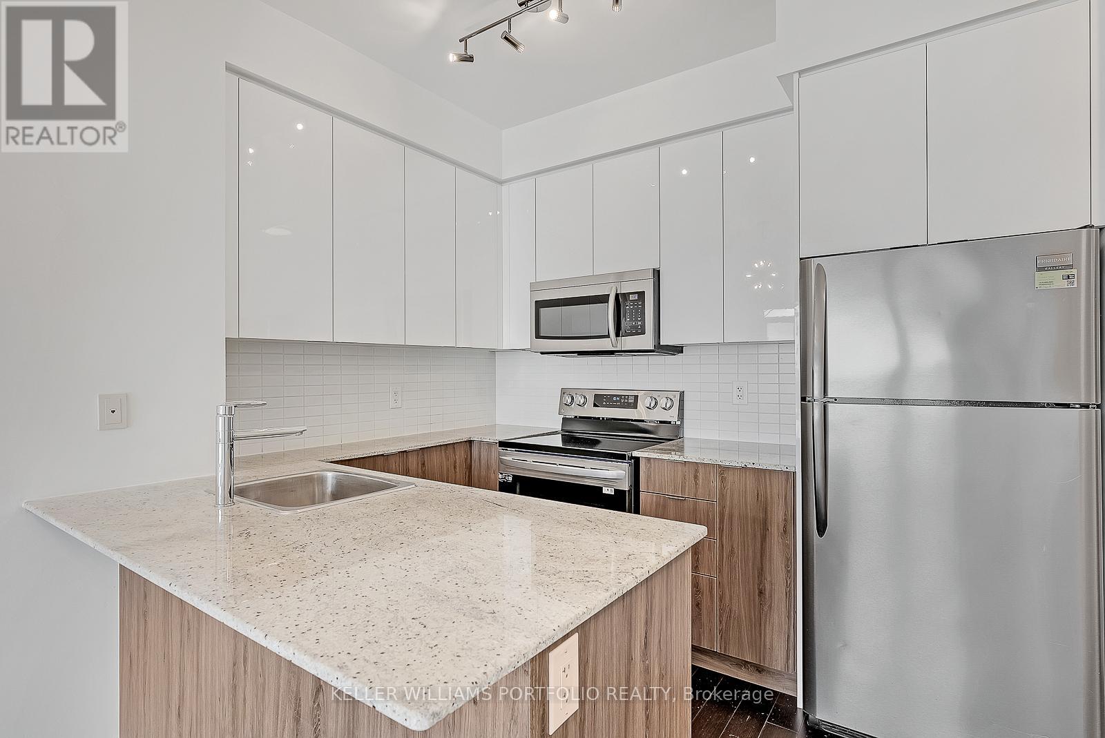 2012 - 365 Prince Of Wales Drive, Mississauga (City Centre), Ontario  L5B 0G6 - Photo 8 - W12676490