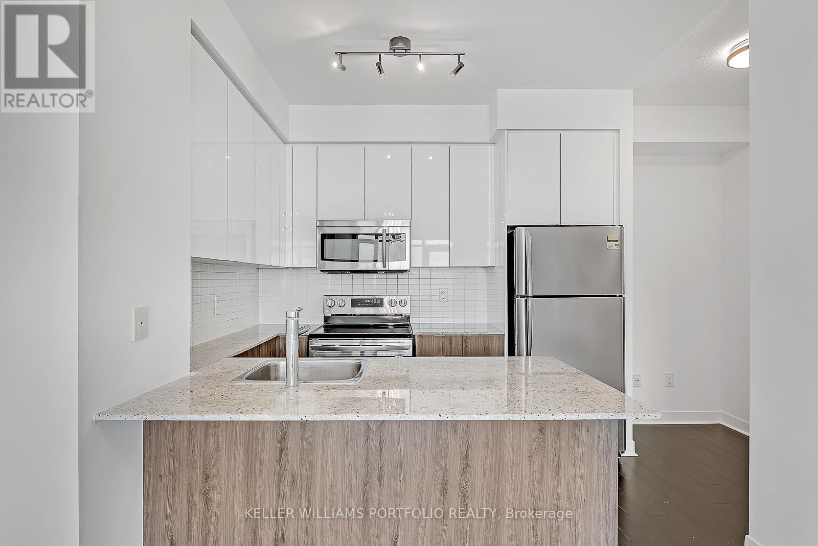 2012 - 365 Prince Of Wales Drive, Mississauga (City Centre), Ontario  L5B 0G6 - Photo 9 - W12676490