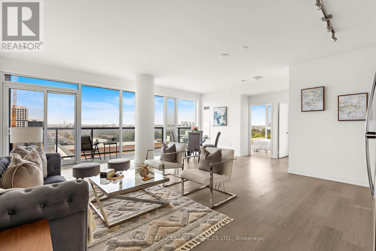 907 - 859 THE QUEENSWAY, Toronto, Ontario