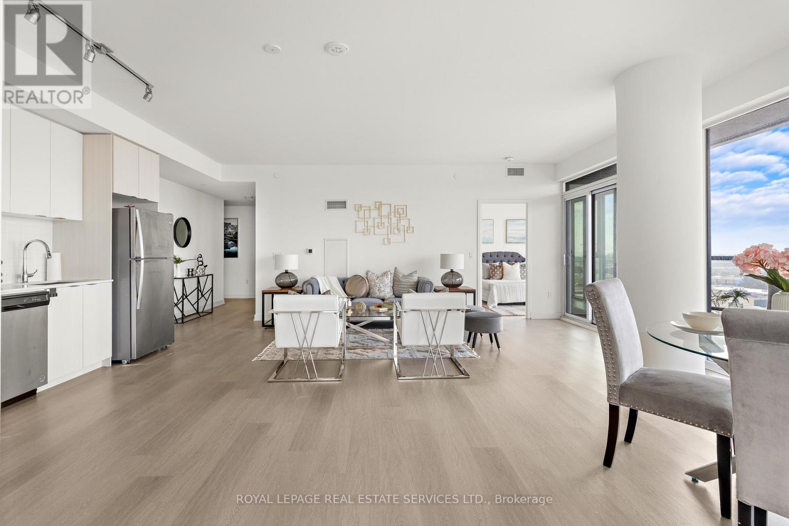 907 - 859 The Queensway, Toronto, Ontario  M8Z 1N8 - Photo 2 - W12676492