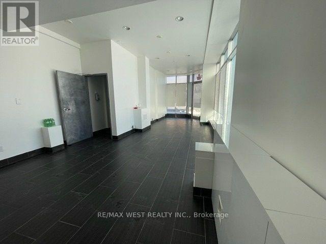 473a Rogers Road, Toronto (Keelesdale-Eglinton West), Ontario  M6M 0B3 - Photo 4 - W12676546