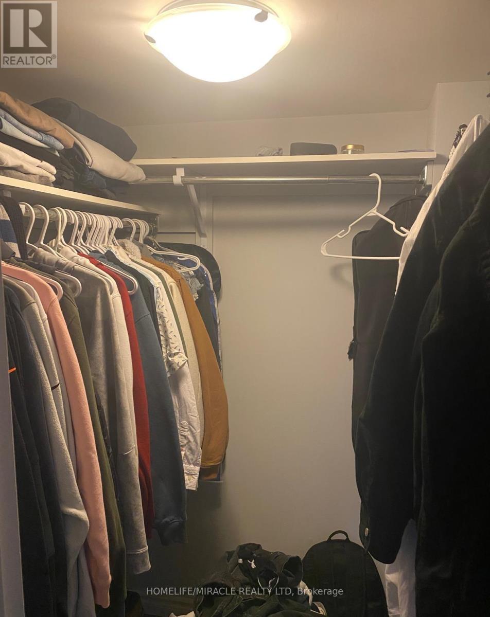 16 Golden Springs Drive, Brampton (Northwest Brampton), Ontario  L7A 4N4 - Photo 3 - W12676554