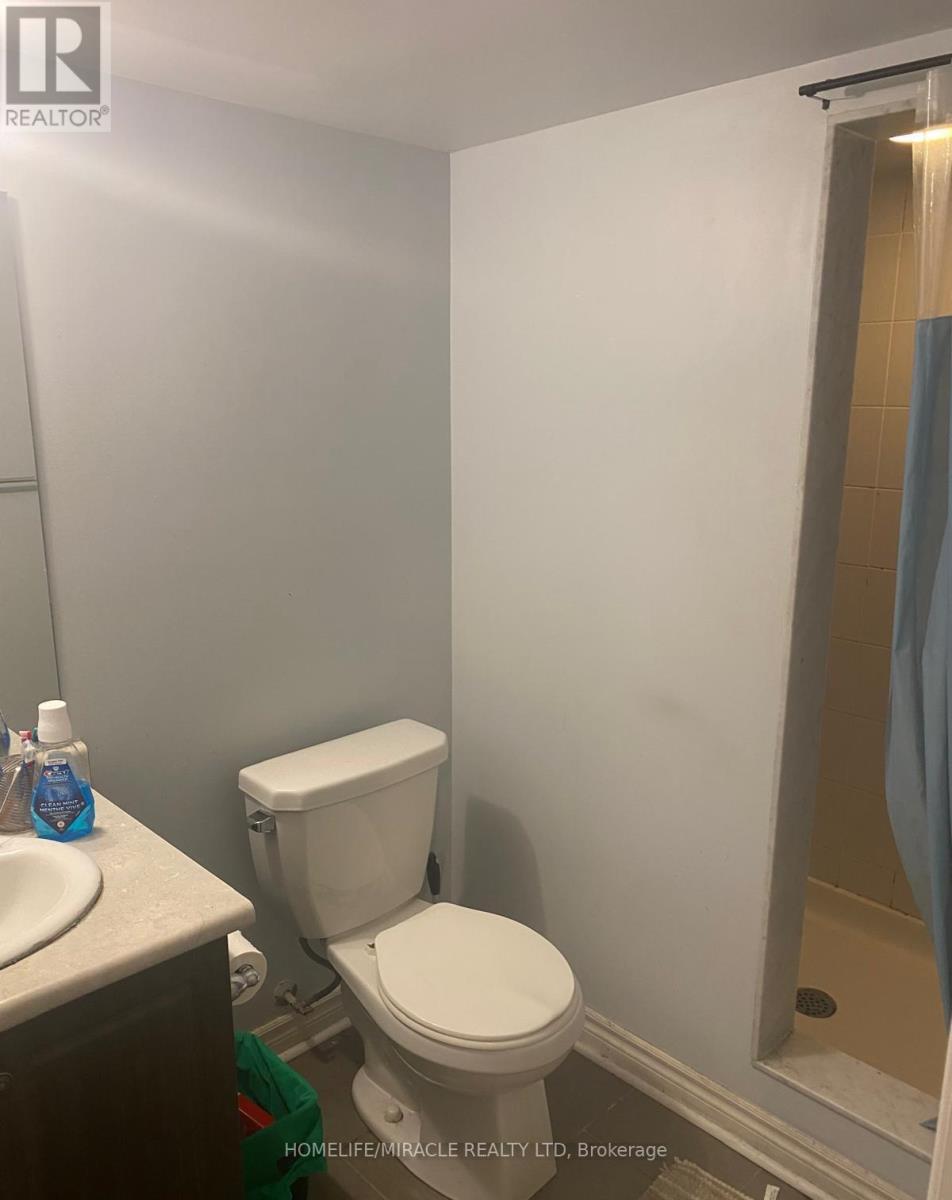 16 Golden Springs Drive, Brampton (Northwest Brampton), Ontario  L7A 4N4 - Photo 5 - W12676554