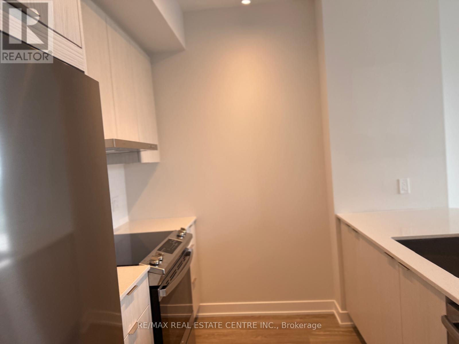 3303 - 430 Square One Drive, Mississauga, Ontario  L5B 0L6 - Photo 10 - W12676560