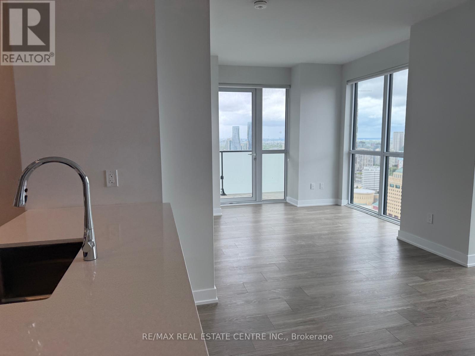 3303 - 430 Square One Drive, Mississauga, Ontario  L5B 0L6 - Photo 11 - W12676560