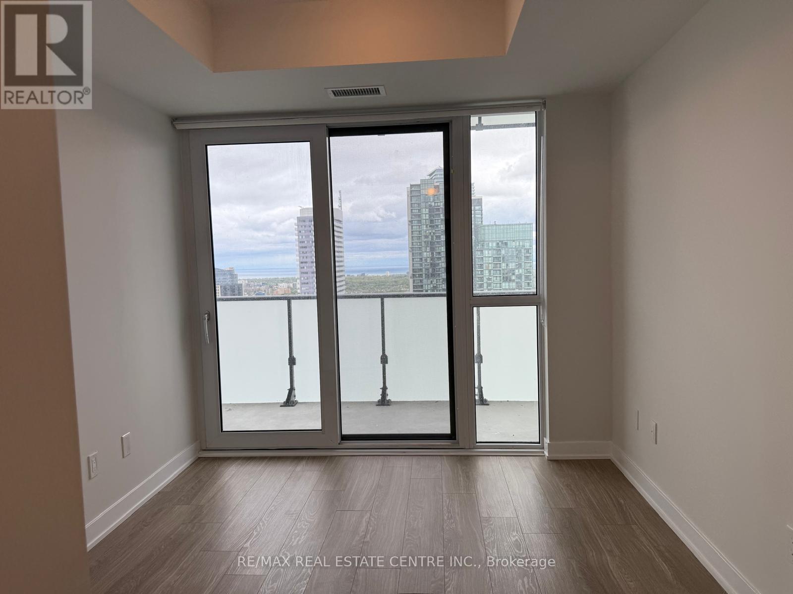 3303 - 430 Square One Drive, Mississauga, Ontario  L5B 0L6 - Photo 12 - W12676560