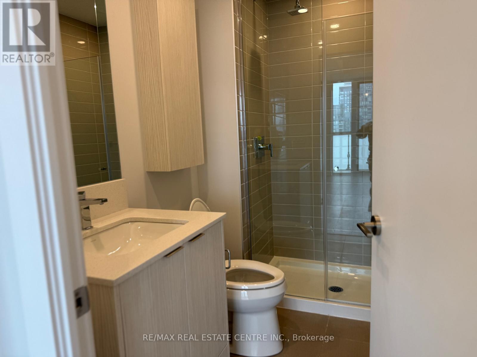 3303 - 430 Square One Drive, Mississauga, Ontario  L5B 0L6 - Photo 15 - W12676560