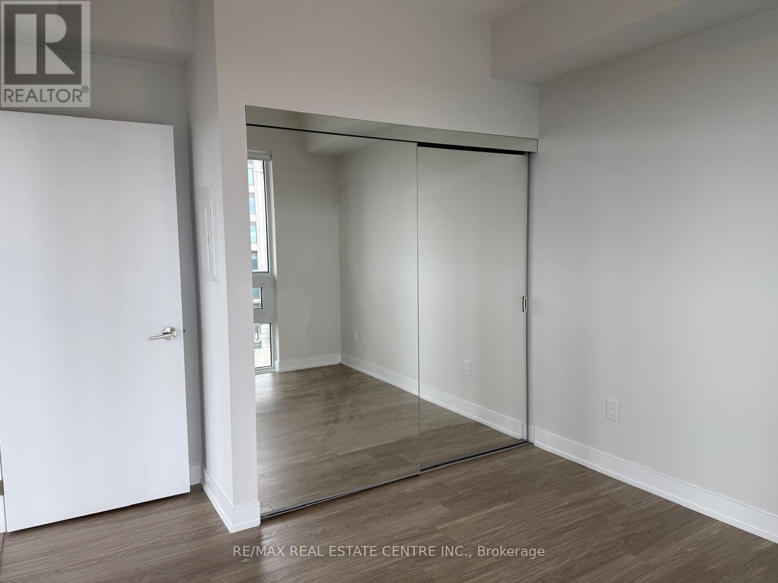 3303 - 430 Square One Drive, Mississauga, Ontario  L5B 0L6 - Photo 19 - W12676560