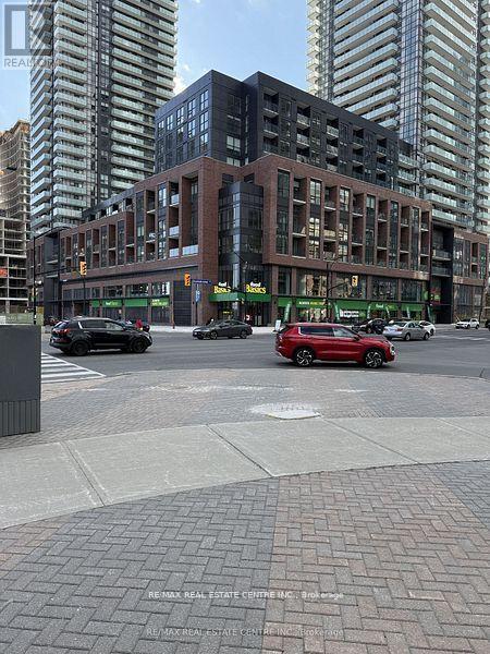 3303 - 430 Square One Drive, Mississauga, Ontario  L5B 0L6 - Photo 2 - W12676560