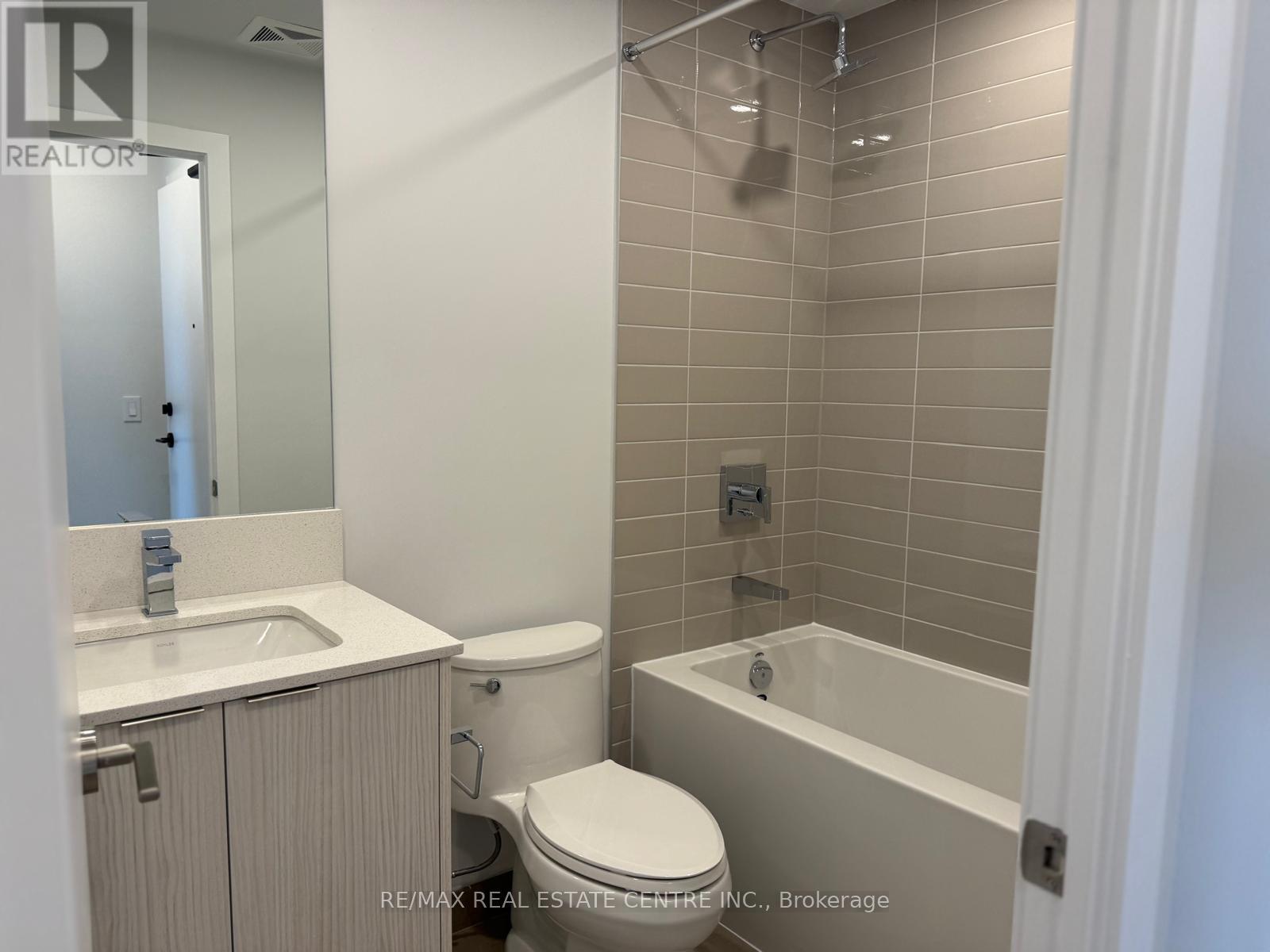 3303 - 430 Square One Drive, Mississauga, Ontario  L5B 0L6 - Photo 26 - W12676560