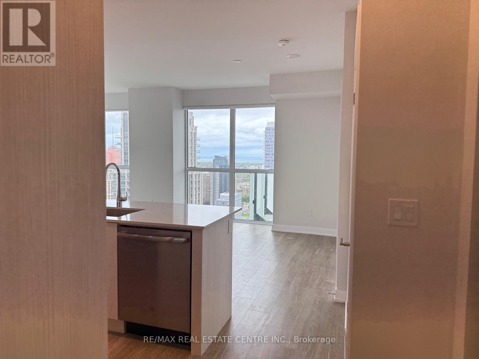 3303 - 430 Square One Drive, Mississauga, Ontario  L5B 0L6 - Photo 4 - W12676560