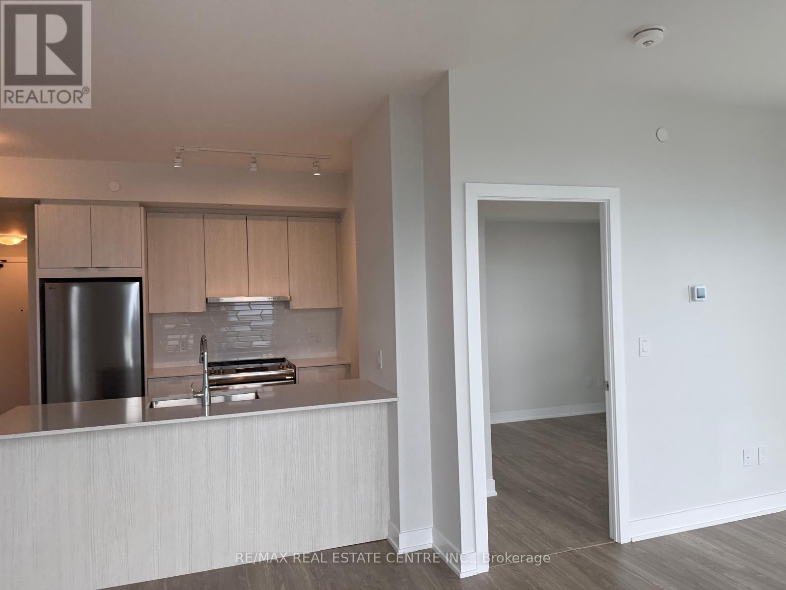 3303 - 430 Square One Drive, Mississauga, Ontario  L5B 0L6 - Photo 8 - W12676560