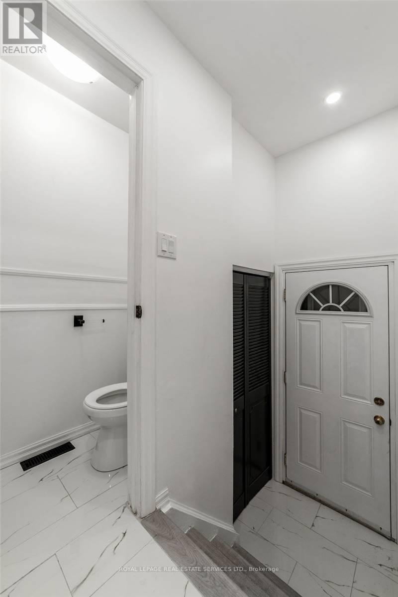 76 - 400 Mississauga Valley Boulevard, Mississauga (Mississauga Valleys), Ontario  L5A 3N6 - Photo 2 - W12676590