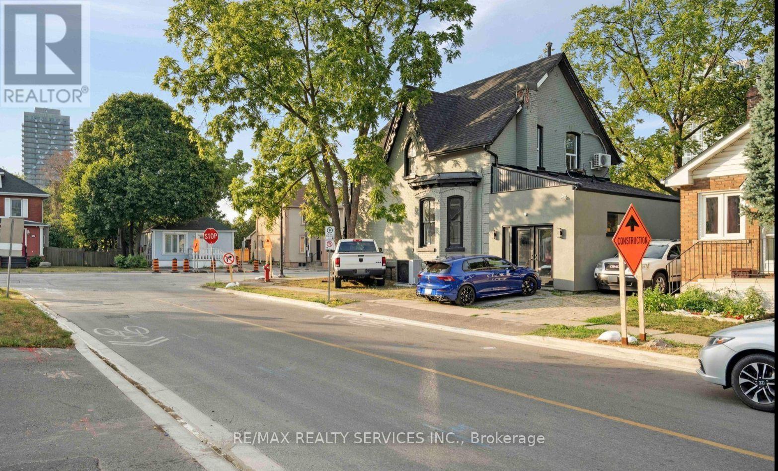 127 Queen Street W, Brampton (Downtown Brampton), Ontario  L6Y 1M3 - Photo 3 - W12676592