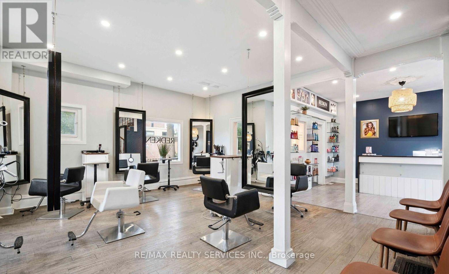 127 Queen Street W, Brampton (Downtown Brampton), Ontario  L6Y 1M3 - Photo 4 - W12676592