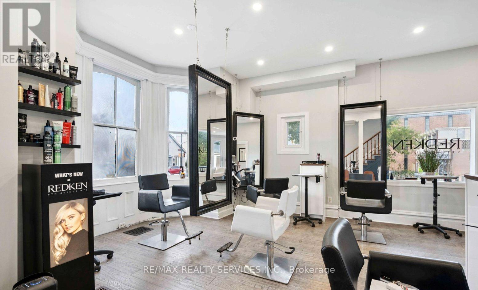 127 Queen Street W, Brampton (Downtown Brampton), Ontario  L6Y 1M3 - Photo 5 - W12676592