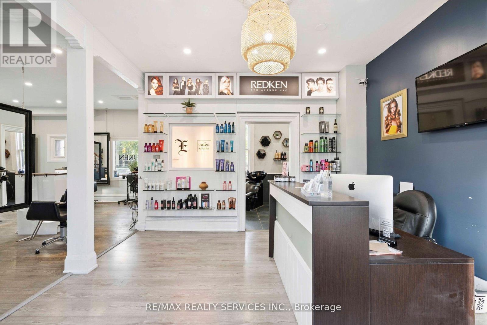 127 Queen Street W, Brampton (Downtown Brampton), Ontario  L6Y 1M3 - Photo 6 - W12676592