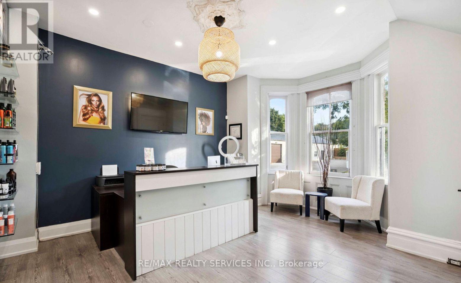 127 Queen Street W, Brampton (Downtown Brampton), Ontario  L6Y 1M3 - Photo 9 - W12676592