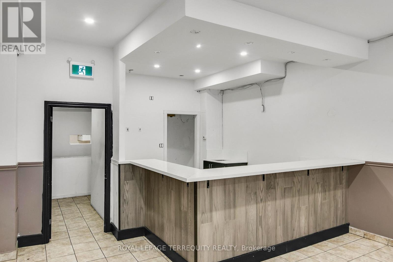 1680 St Clair Avenue W, Toronto (Weston-Pellam Park), Ontario  M6N 1H8 - Photo 11 - W12676694