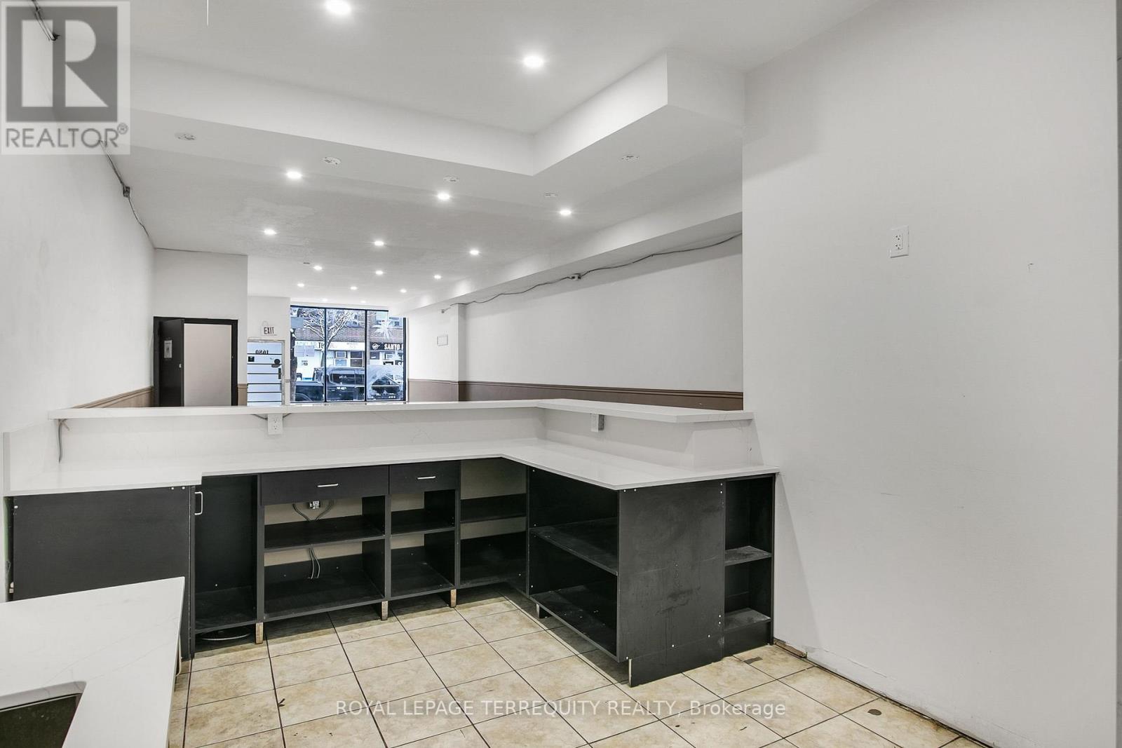 1680 St Clair Avenue W, Toronto (Weston-Pellam Park), Ontario  M6N 1H8 - Photo 12 - W12676694