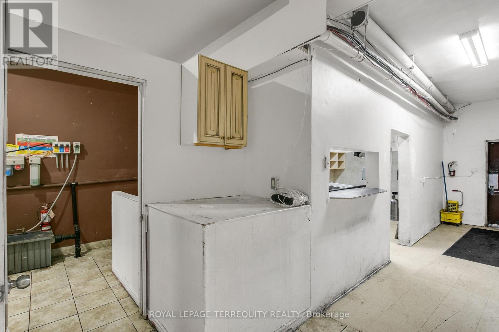 1680 St Clair Avenue W, Toronto (Weston-Pellam Park), Ontario  M6N 1H8 - Photo 13 - W12676694