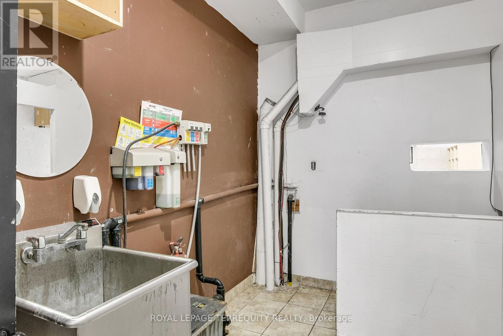 1680 St Clair Avenue W, Toronto (Weston-Pellam Park), Ontario  M6N 1H8 - Photo 17 - W12676694