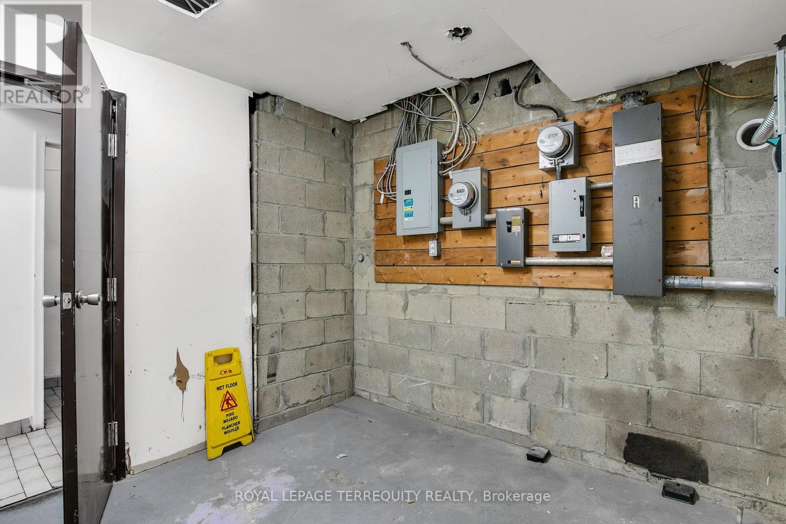 1680 St Clair Avenue W, Toronto (Weston-Pellam Park), Ontario  M6N 1H8 - Photo 22 - W12676694