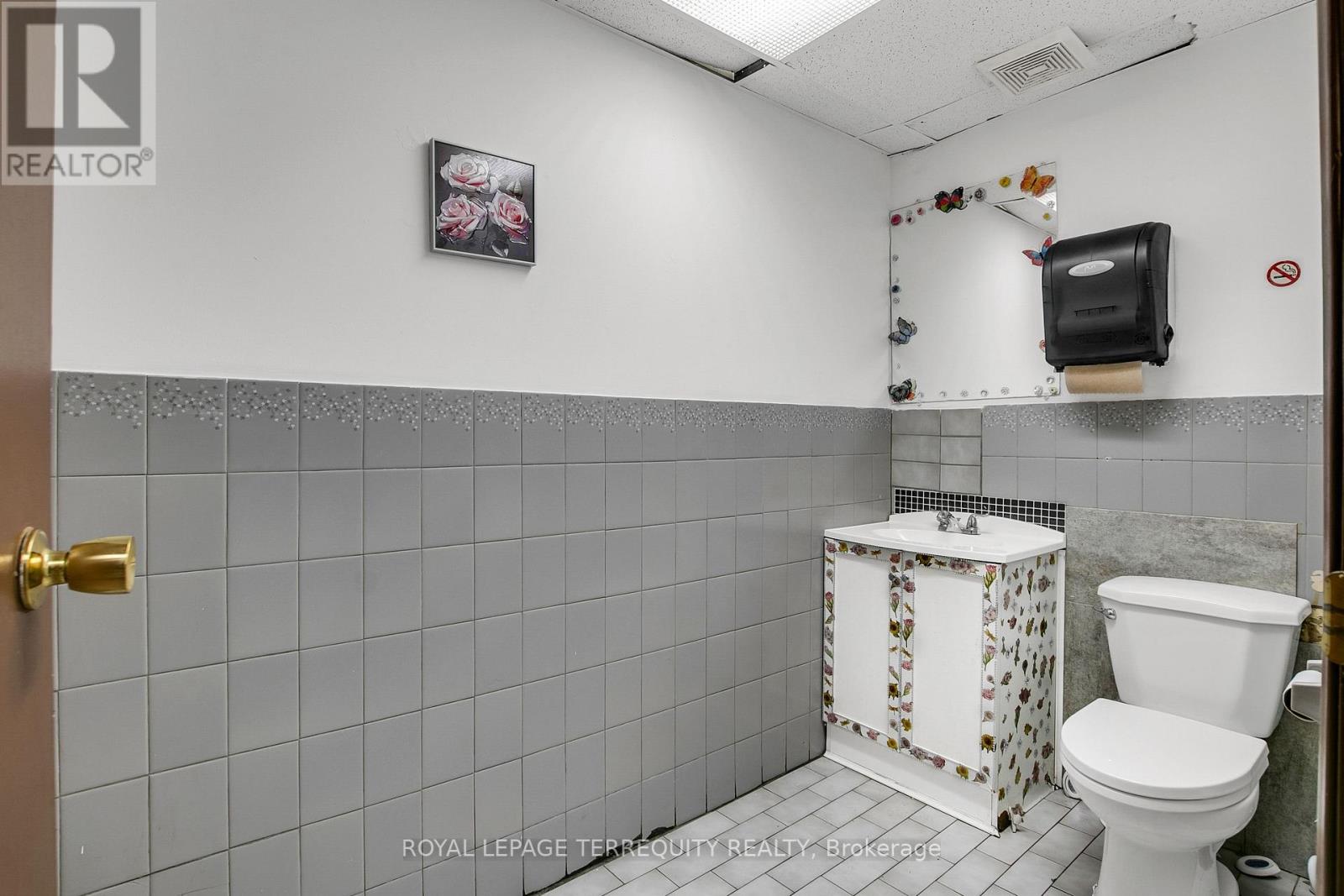 1680 St Clair Avenue W, Toronto (Weston-Pellam Park), Ontario  M6N 1H8 - Photo 9 - W12676694