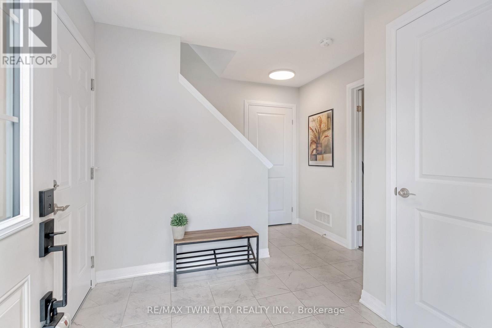 41 Sportsman Hill Street, Kitchener, Ontario  N2P 0J4 - Photo 6 - X12676504