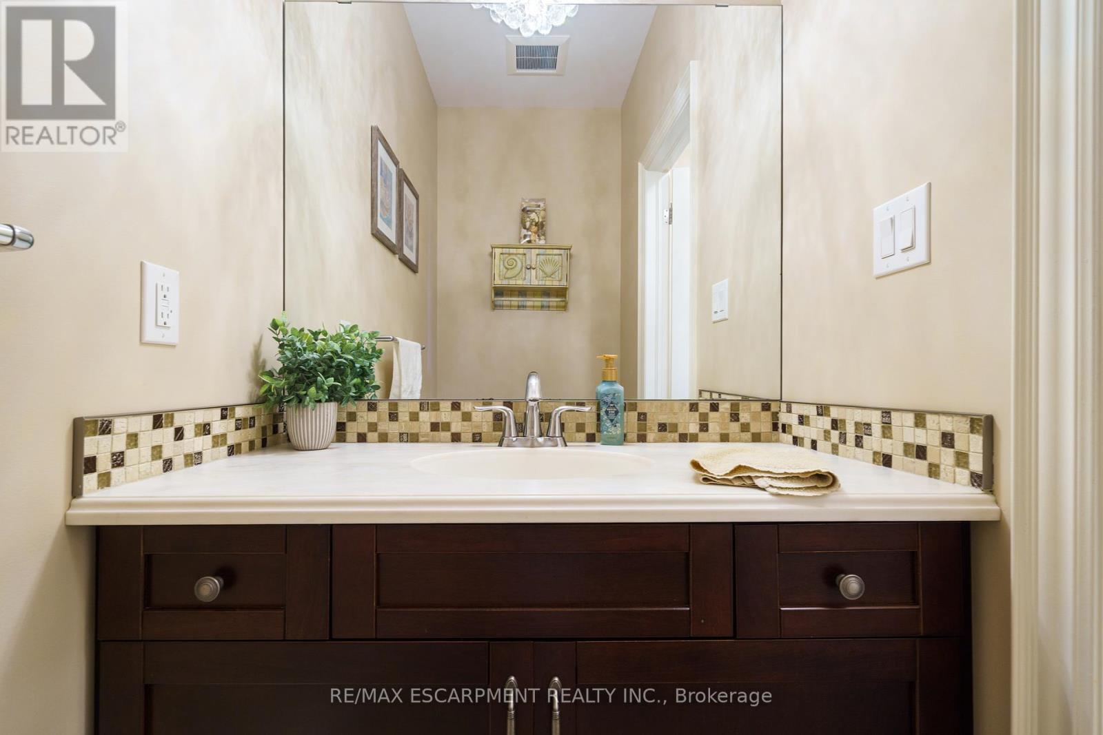 8952 Black Forest Crescent, Niagara Falls (Forestview), Ontario  L2H 0M8 - Photo 15 - X12676542