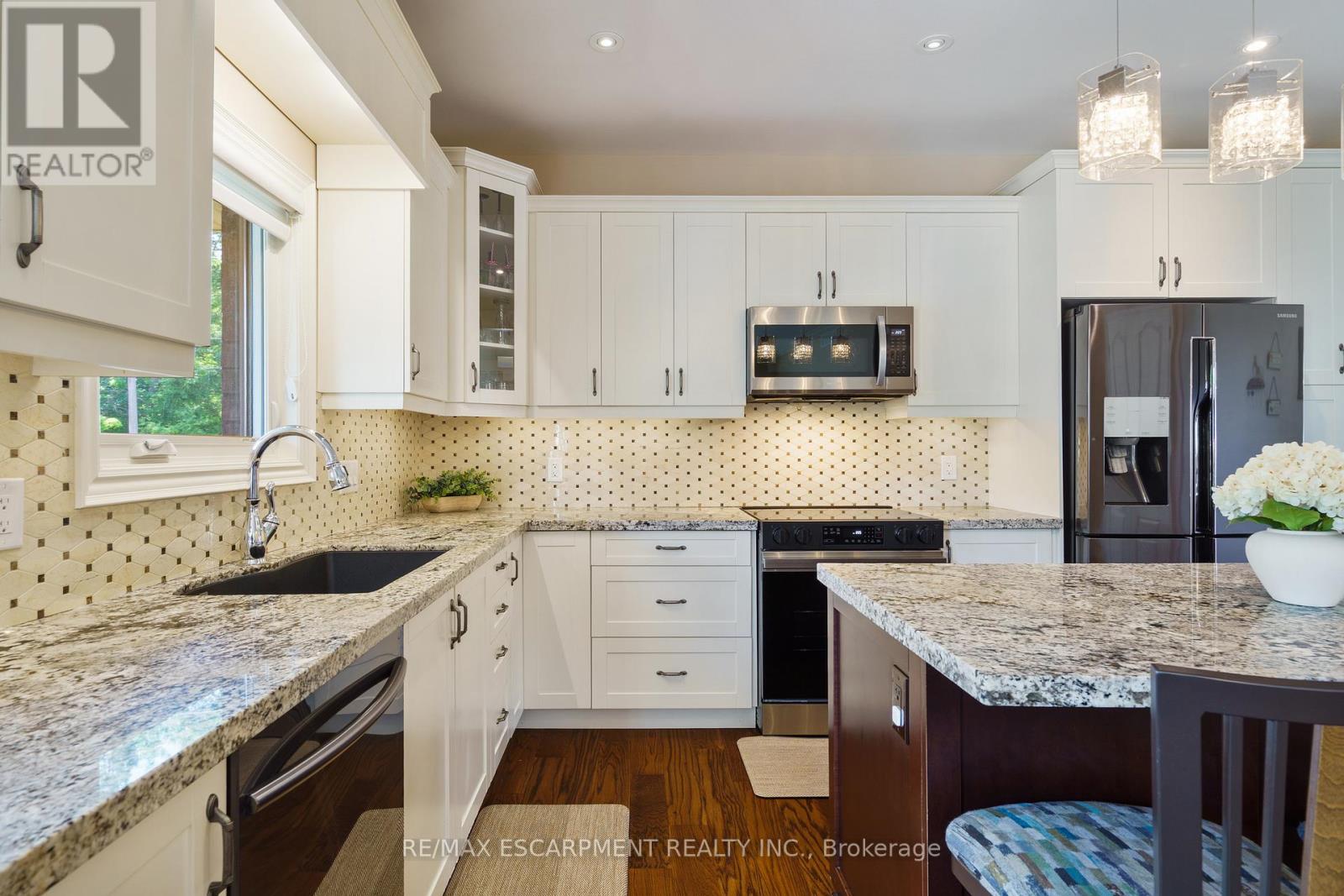 8952 Black Forest Crescent, Niagara Falls (Forestview), Ontario  L2H 0M8 - Photo 8 - X12676542