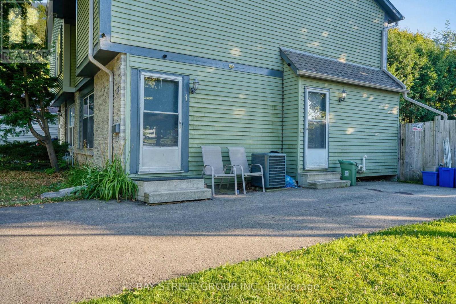 1 Ranchwood Crescent, London North (North F), Ontario  N5G 3A2 - Photo 2 - X12676612