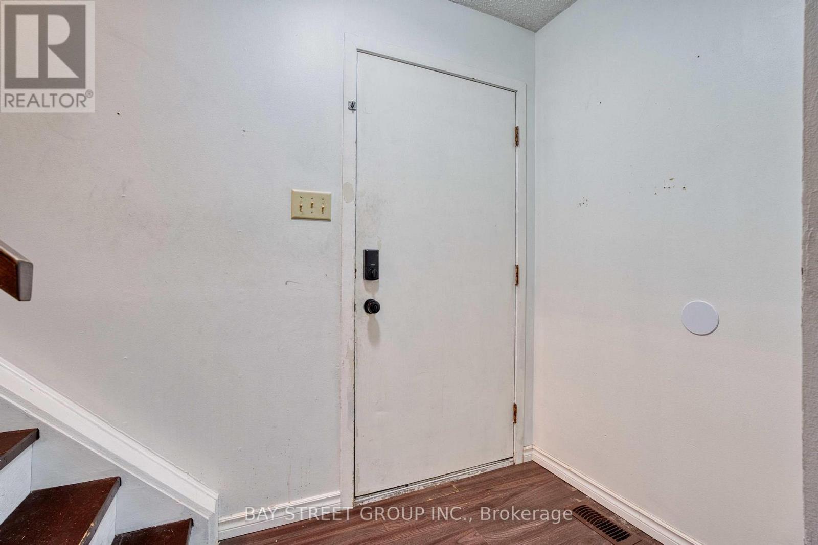 1 Ranchwood Crescent, London North (North F), Ontario  N5G 3A2 - Photo 3 - X12676612