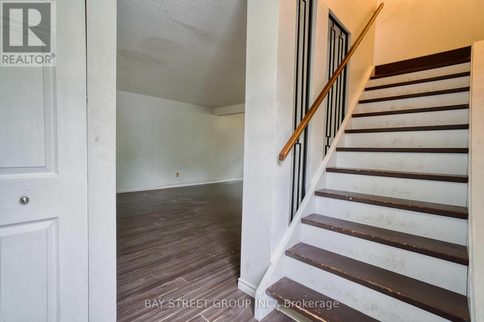 1 Ranchwood Crescent, London North (North F), Ontario  N5G 3A2 - Photo 4 - X12676612