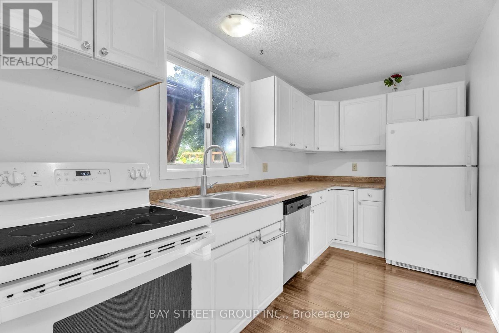 1 Ranchwood Crescent, London North (North F), Ontario  N5G 3A2 - Photo 9 - X12676612