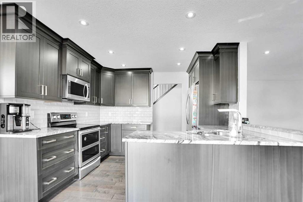 33 Douglasbank Rise Se, Calgary, Alberta  T2Z 2C5 - Photo 9 - A2270517