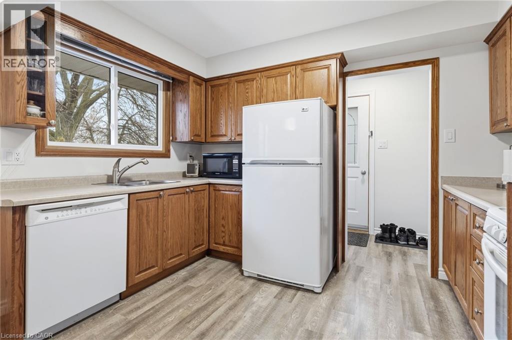 27 Blenheim Drive, Stoney Creek, Ontario  L8E 1W1 - Photo 9 - 40797049