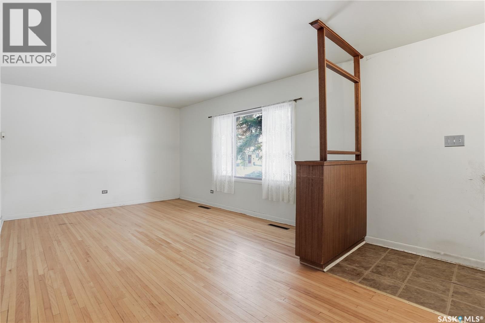 3921 Qu'appelle Drive, Regina, Saskatchewan  S4S 0E1 - Photo 3 - SK026440