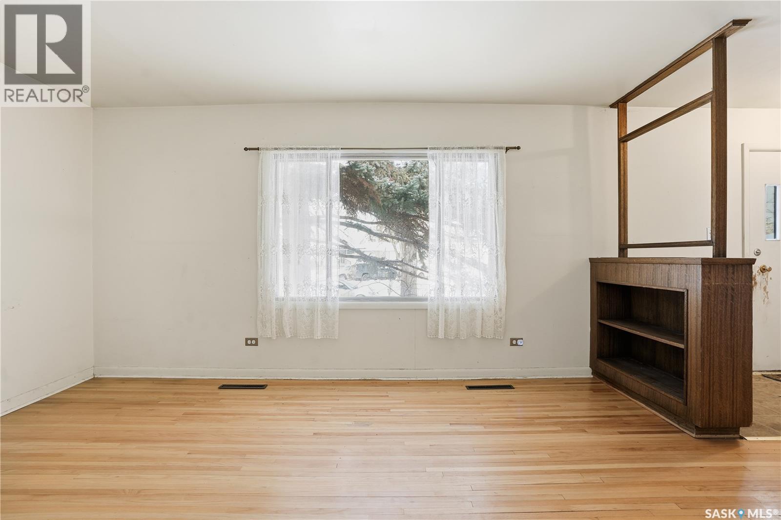 3921 Qu'appelle Drive, Regina, Saskatchewan  S4S 0E1 - Photo 5 - SK026440