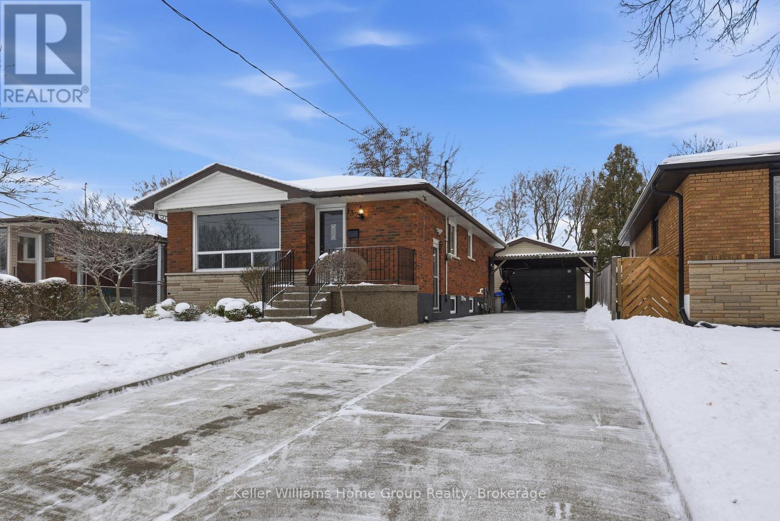 132 June Street, Hamilton, Ontario  L9A 2R9 - Photo 2 - X12676830