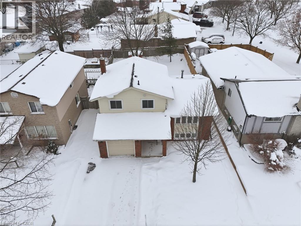 139 The Country Way, Kitchener, Ontario  N2E 2L1 - Photo 2 - 40796235