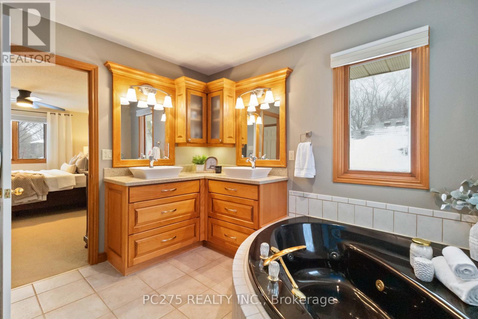 51 Mountainview Crescent, London South, Ontario  N6J 4M7 - Photo 33 - X12676812