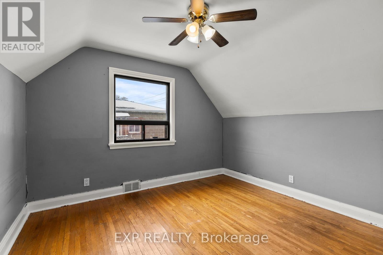 5692 North Street, Niagara Falls, Ontario  L2G 1J5 - Photo 14 - X12676728