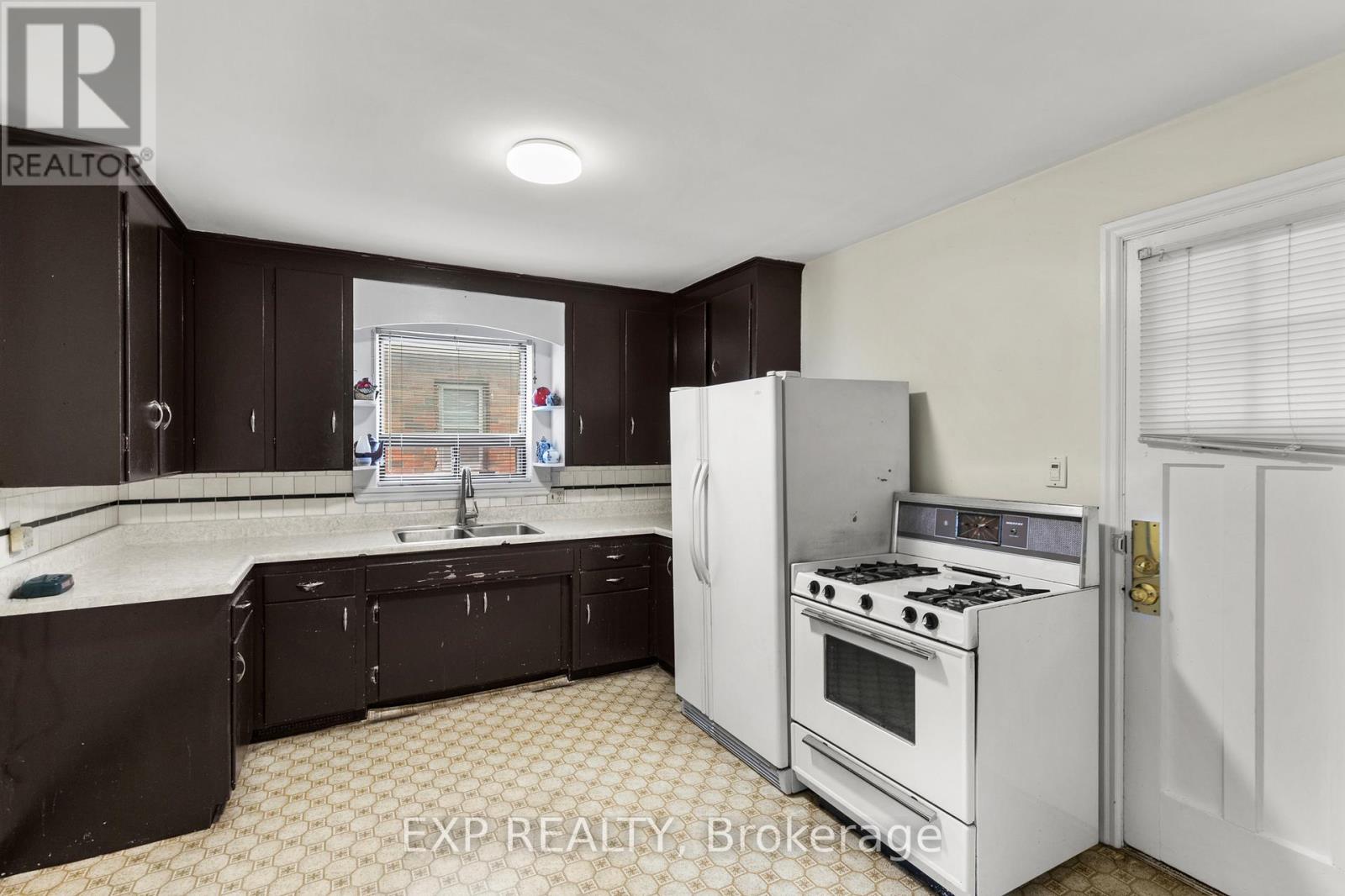 5692 North Street, Niagara Falls, Ontario  L2G 1J5 - Photo 9 - X12676728