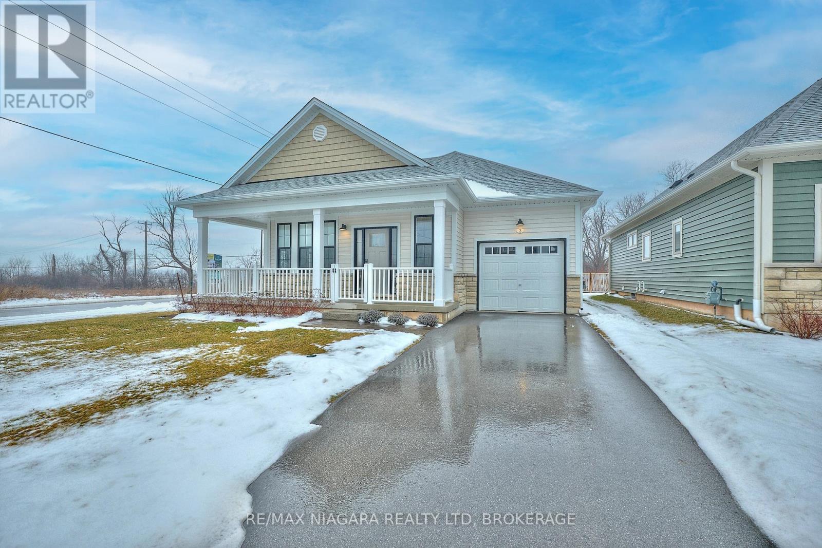 3 Beachwalk Crescent, Fort Erie (Crystal Beach), Ontario  L0S 1B0 - Photo 2 - X12676826