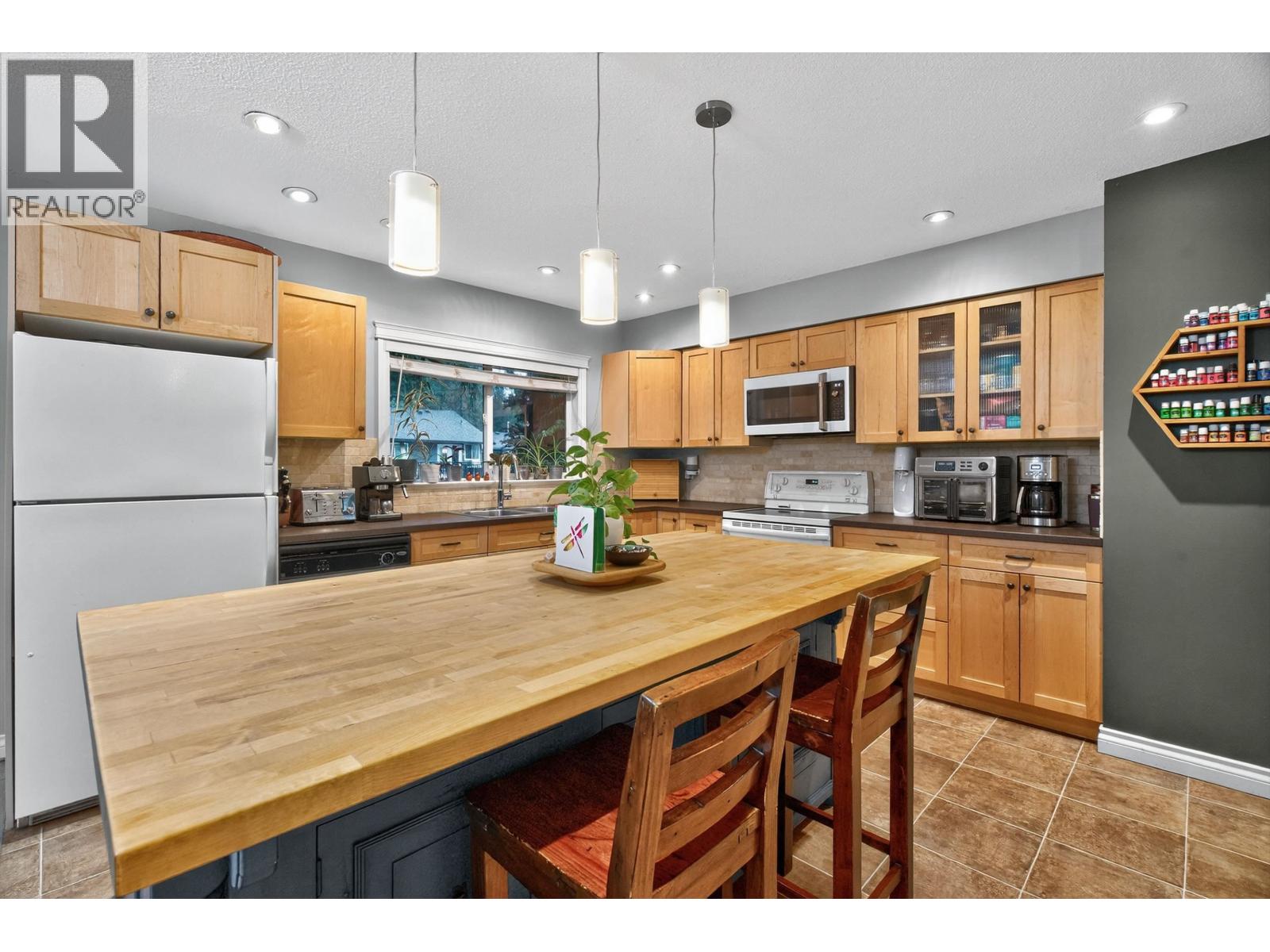 1252 Ellis Drive, Port Coquitlam, British Columbia  V3B 1G8 - Photo 5 - R3077367