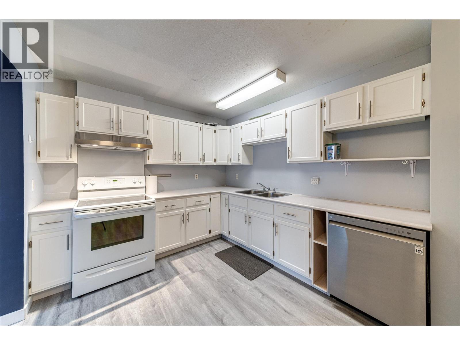 1286 Ponderosa Drive Unit# 404 D, Sparwood, British Columbia  V0B 2G2 - Photo 3 - 10371868