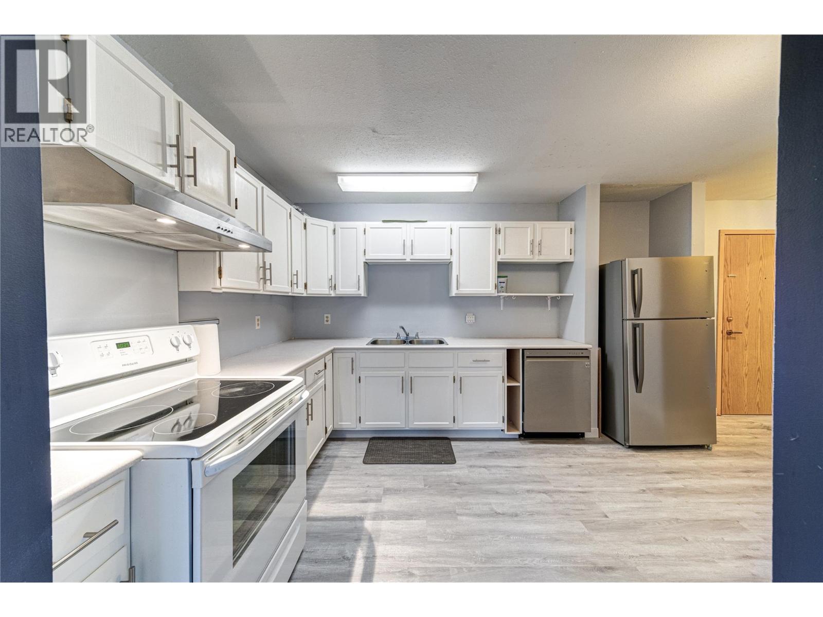 1286 Ponderosa Drive Unit# 404 D, Sparwood, British Columbia  V0B 2G2 - Photo 4 - 10371868