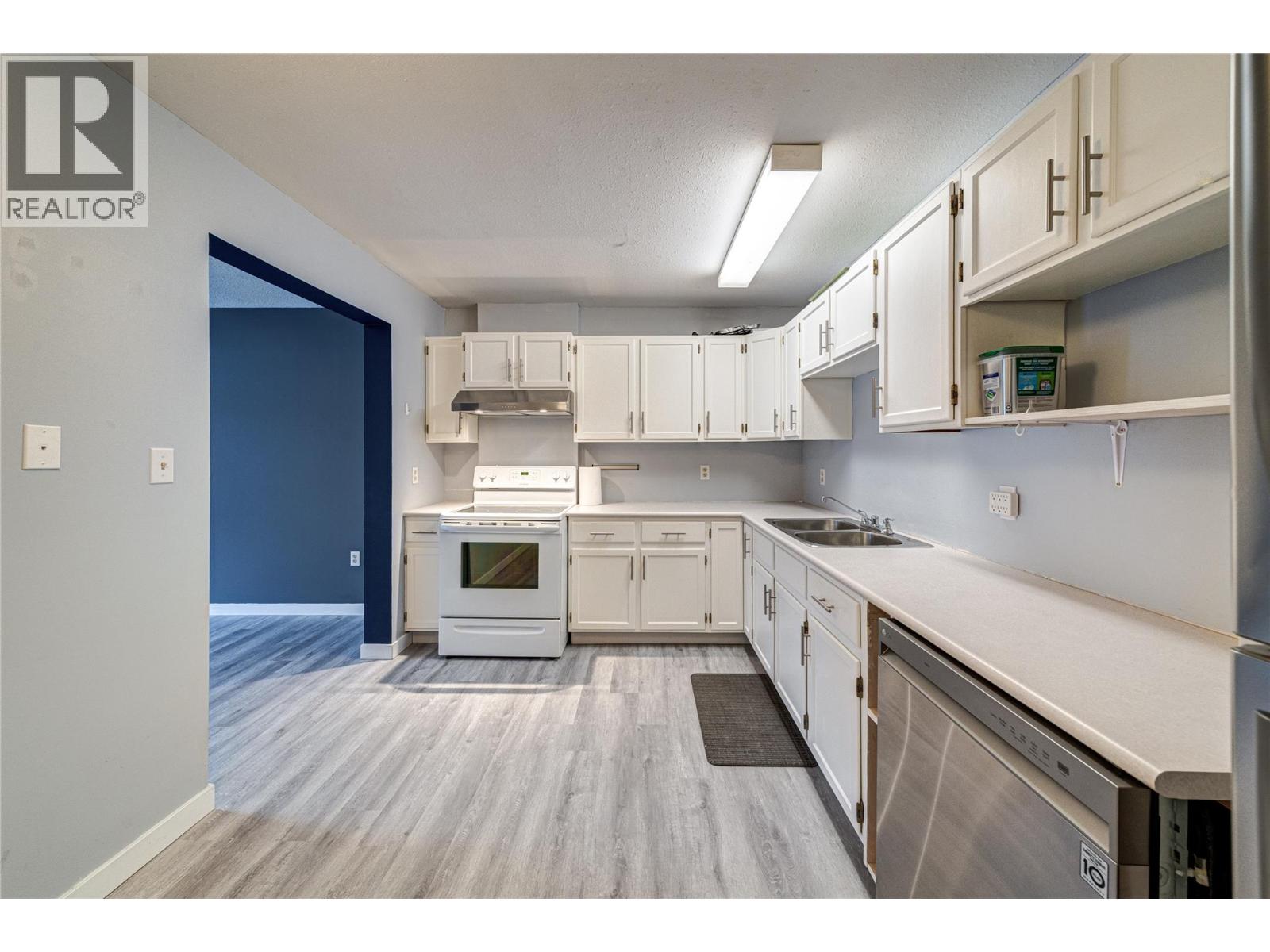 1286 Ponderosa Drive Unit# 404 D, Sparwood, British Columbia  V0B 2G2 - Photo 2 - 10371868